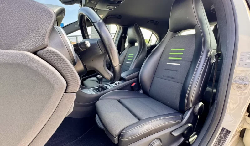 
								Mercedes-Benz A 200 d Urban full									