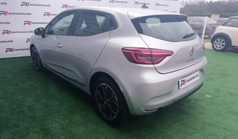 
								Renault Clio full									