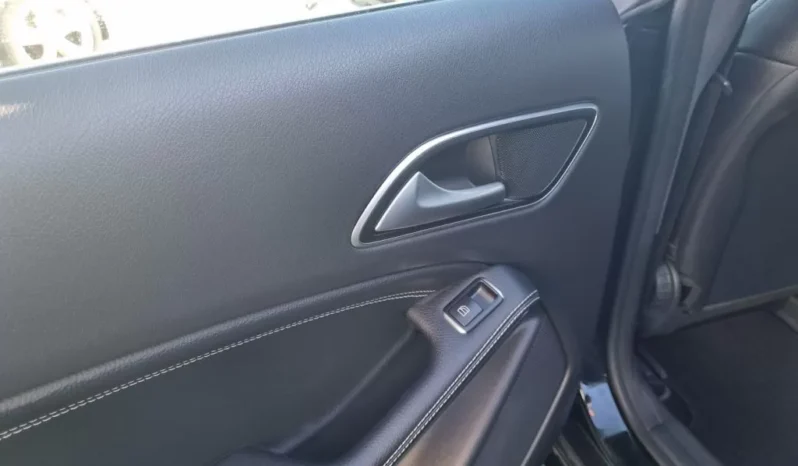 
								Mercedes-Benz CLA 220 full									