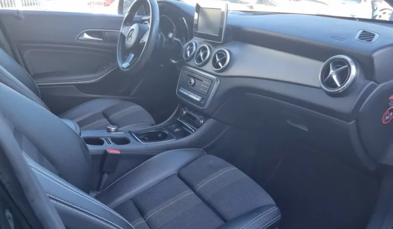 
								Mercedes-Benz CLA 220 full									