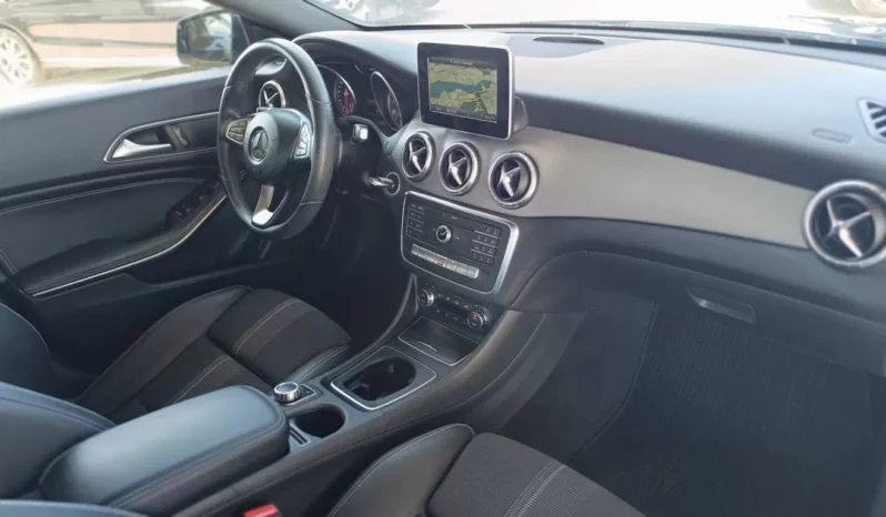 
								Mercedes-Benz CLA 220 full									