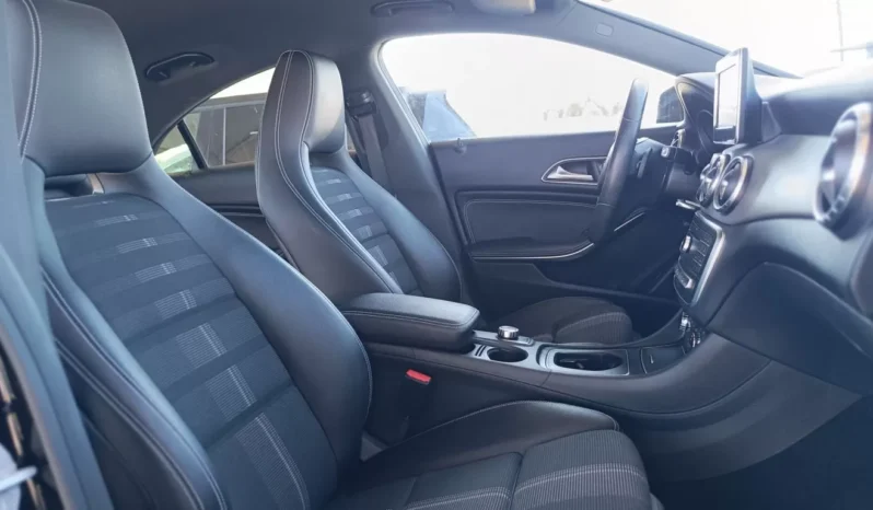 
								Mercedes-Benz CLA 220 full									