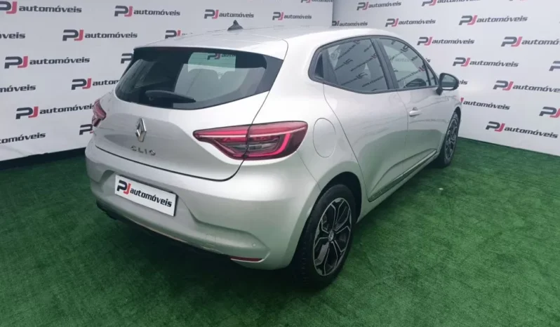 
								Renault Clio full									