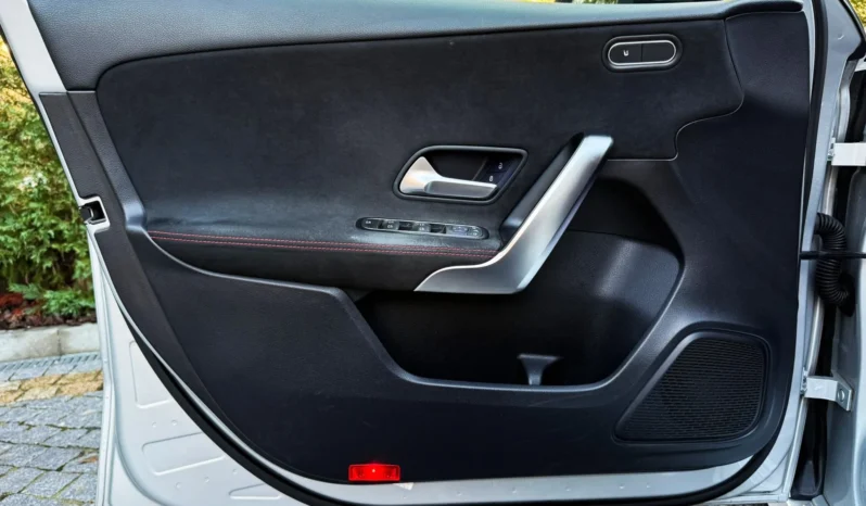 
								Mercedes-Benz A 180 d 7G-DCT AMG Line full									