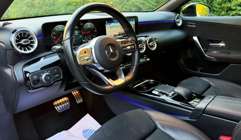
								Mercedes-Benz A 180 d 7G-DCT AMG Line full									