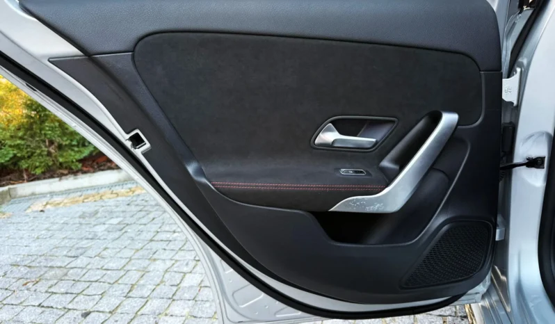 
								Mercedes-Benz A 180 d 7G-DCT AMG Line full									