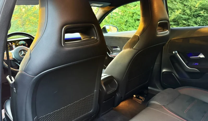 
								Mercedes-Benz A 180 d 7G-DCT AMG Line full									