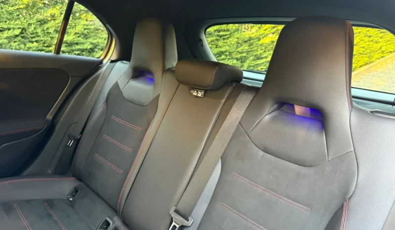 
								Mercedes-Benz A 180 d 7G-DCT AMG Line full									