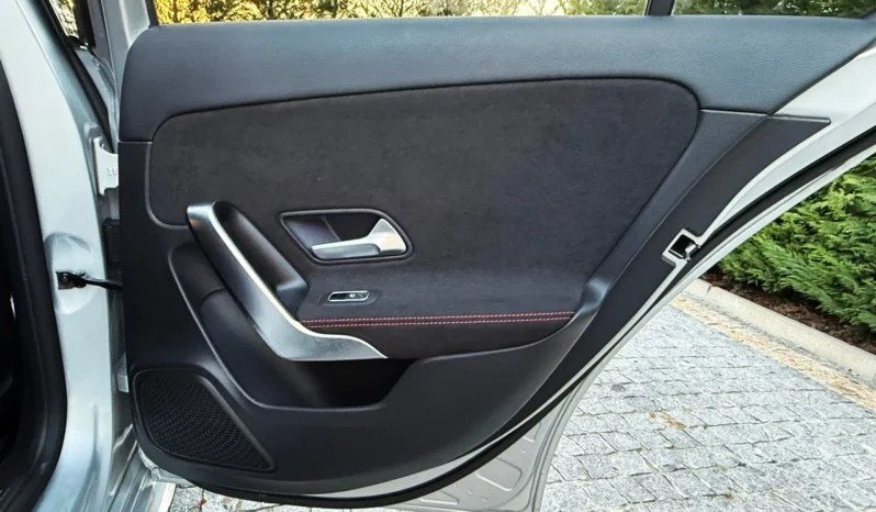 
								Mercedes-Benz A 180 d 7G-DCT AMG Line full									
