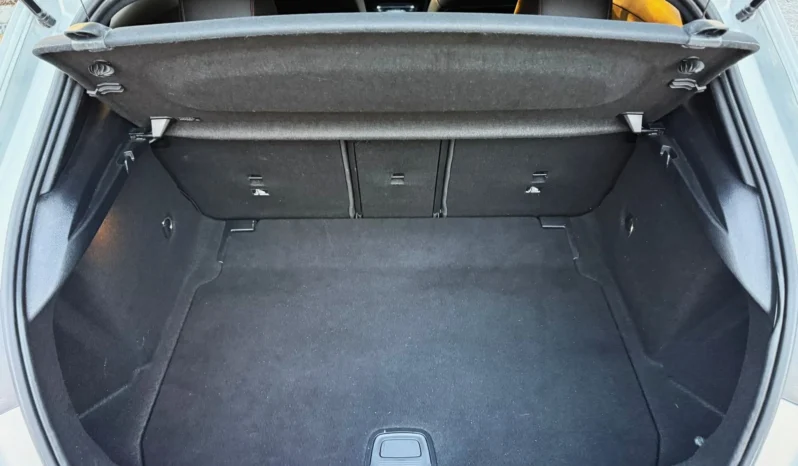 
								Mercedes-Benz A 180 d 7G-DCT AMG Line full									