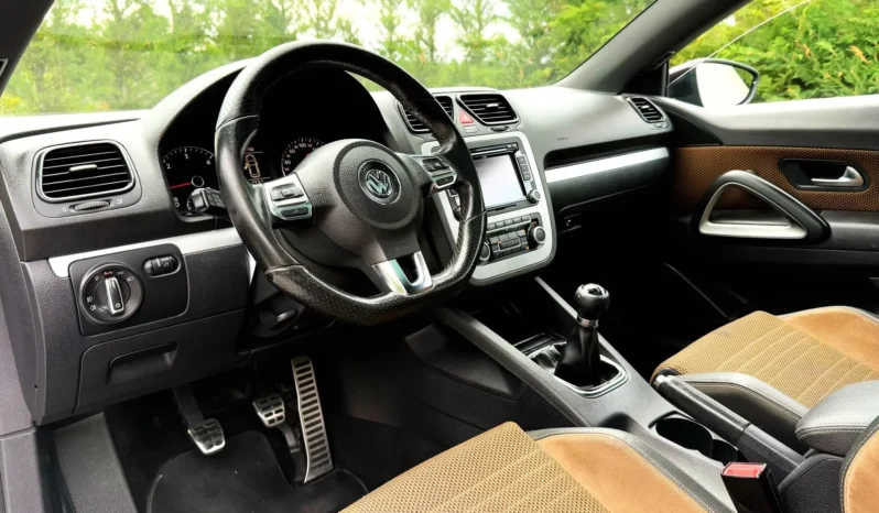 
								VW Scirocco 2.0 TDI Sport full									