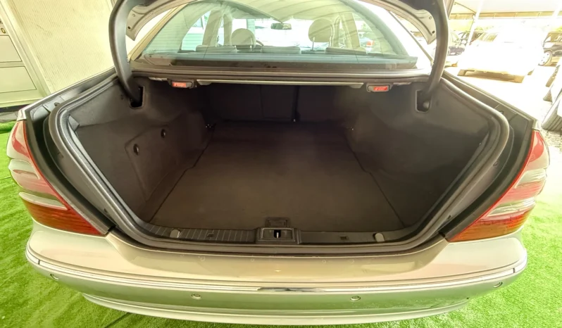 
								Mercedes-Benz E 220 CDI Avantgarde DPF full									