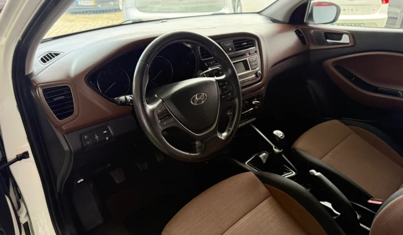 
								Hyundai i20 1.2 Blue LED full									