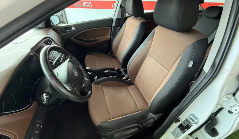 
								Hyundai i20 1.2 Blue LED full									