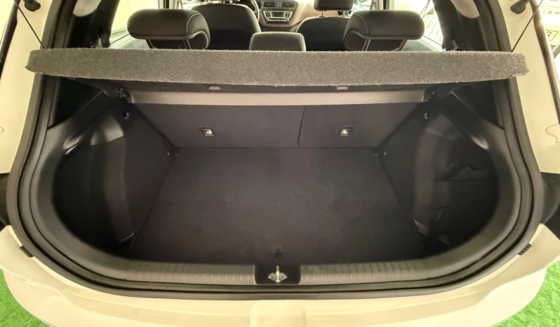 
								Hyundai i20 1.2 Blue LED full									