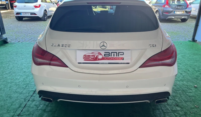 
								Mercedes-Benz CLA 200 d Shooting Brake AMG Line full									
