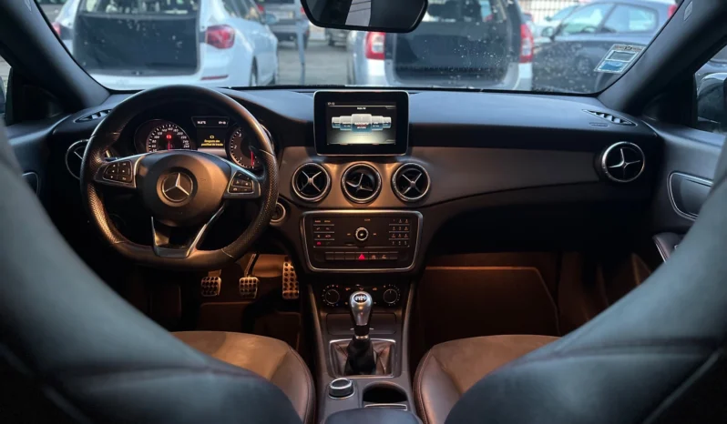 
								Mercedes-Benz CLA 200 d Shooting Brake AMG Line full									