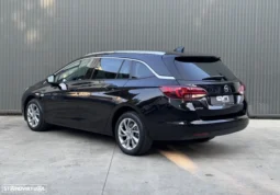 
										Opel Astra Sports Tourer full									