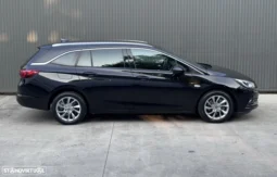 
										Opel Astra Sports Tourer full									