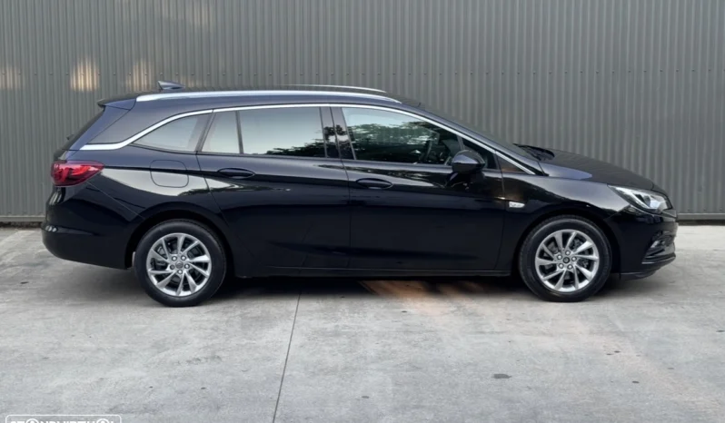 
								Opel Astra Sports Tourer full									