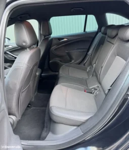 
										Opel Astra Sports Tourer full									