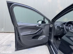 
										Opel Astra Sports Tourer full									