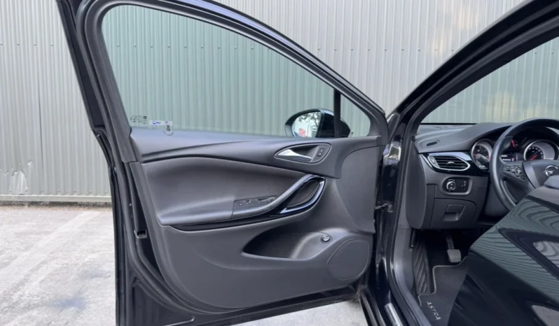 
								Opel Astra Sports Tourer full									