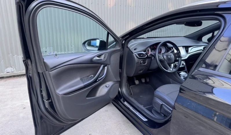 
								Opel Astra Sports Tourer full									