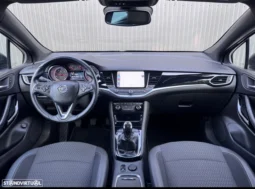 
										Opel Astra Sports Tourer full									