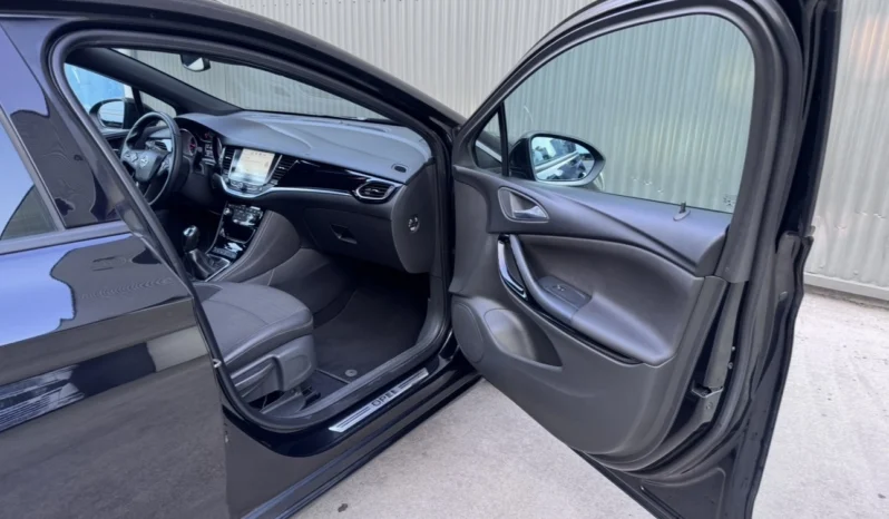 
								Opel Astra Sports Tourer full									