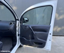 
										Renault Kangoo full									
