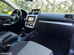 
										VW Scirocco 2.0 TDI Sport full									