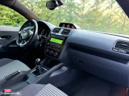 
										VW Scirocco 2.0 TDI Sport full									