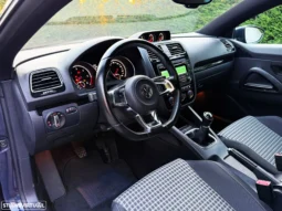 
										VW Scirocco 2.0 TDI Sport full									