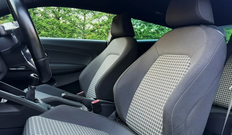 
								VW Scirocco 2.0 TDI Sport full									
