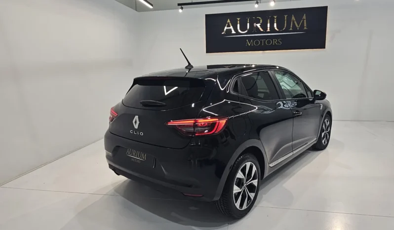 
								Renault Clio full									