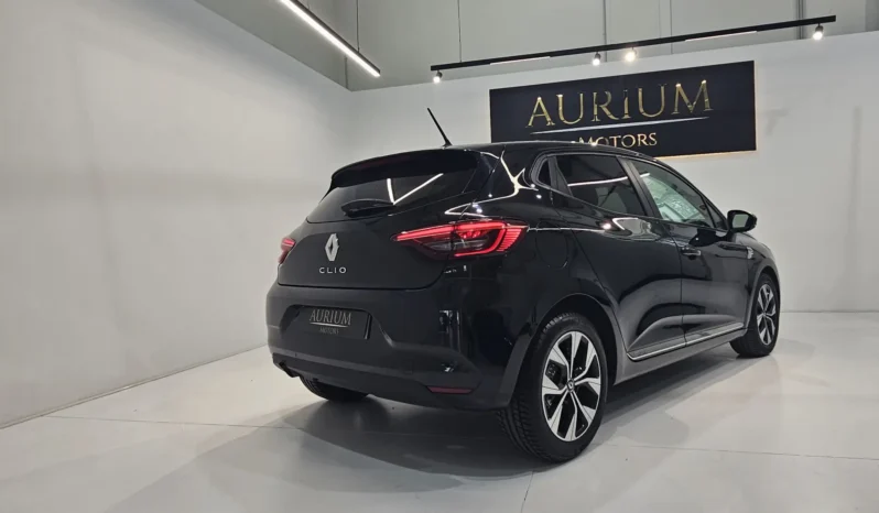 
								Renault Clio full									