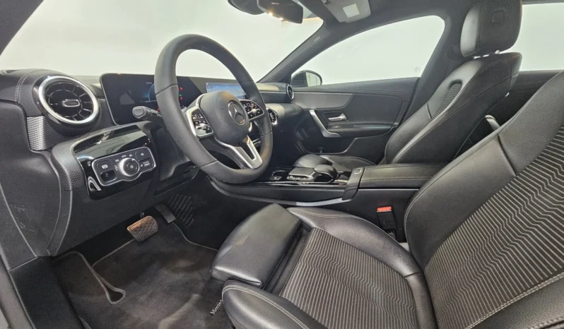 
								Mercedes-Benz CLA 180 full									