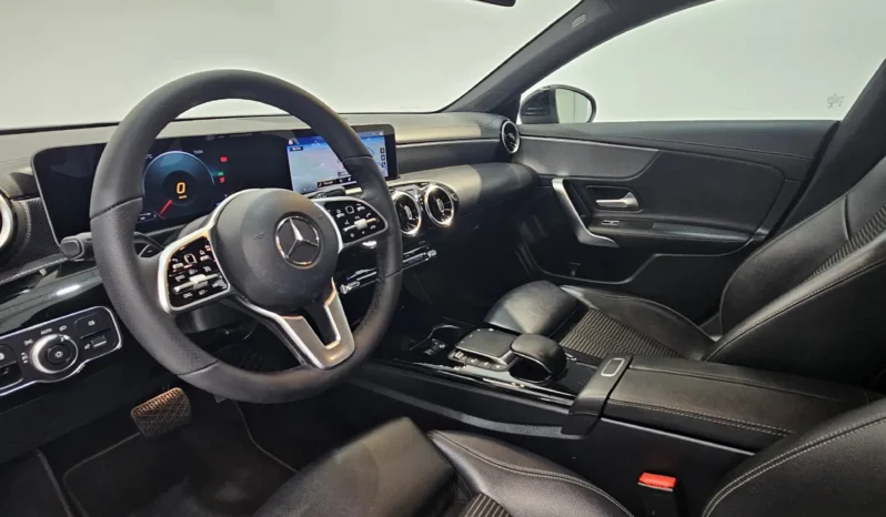 
								Mercedes-Benz CLA 180 full									