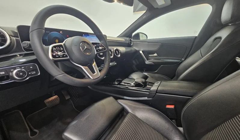 
								Mercedes-Benz CLA 180 full									