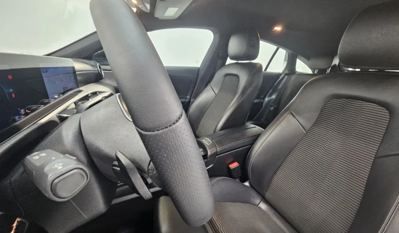 
								Mercedes-Benz CLA 180 full									