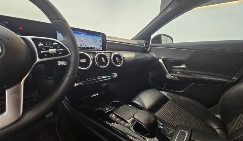 
								Mercedes-Benz CLA 180 full									