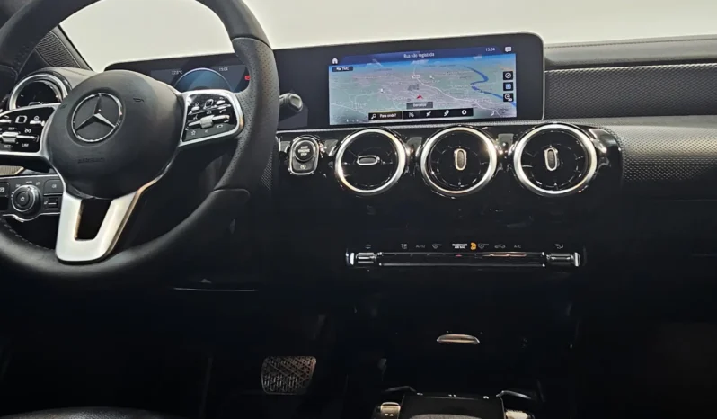 
								Mercedes-Benz CLA 180 full									