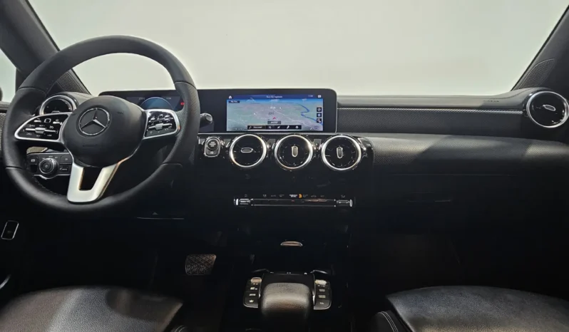
								Mercedes-Benz CLA 180 full									