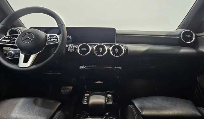 
								Mercedes-Benz CLA 180 full									