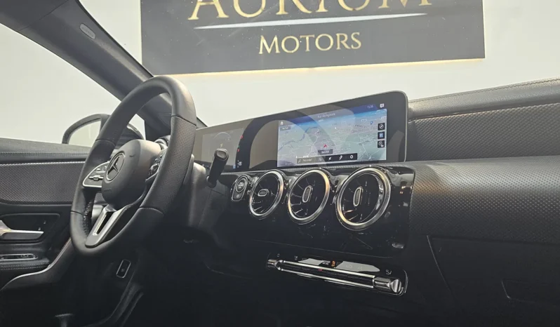 
								Mercedes-Benz CLA 180 full									
