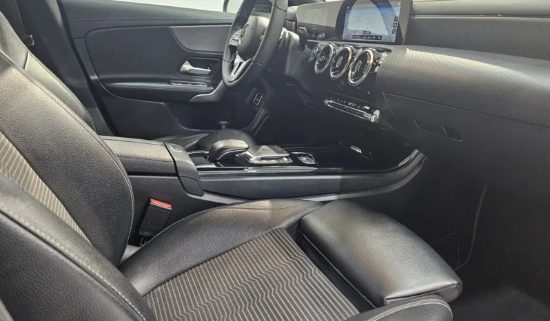 
								Mercedes-Benz CLA 180 full									