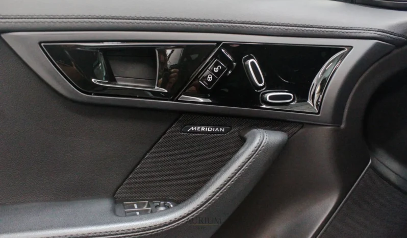 
								Jaguar F-Type full									