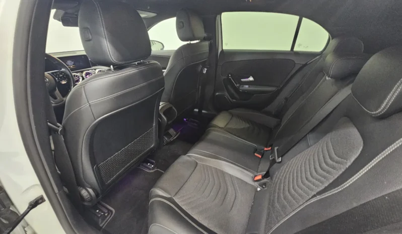 
								Mercedes-Benz A 180 full									