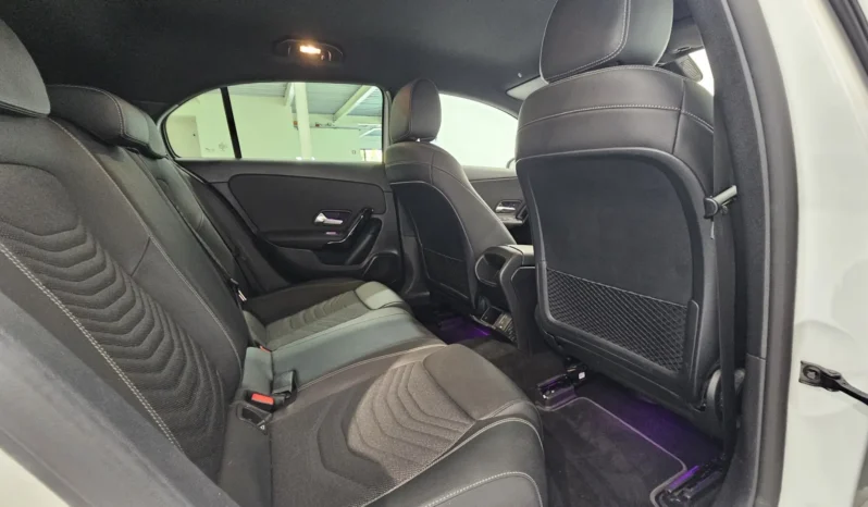 
								Mercedes-Benz A 180 full									